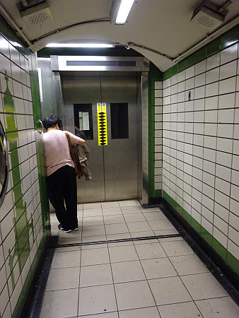 Caledonian Road lift from platform level