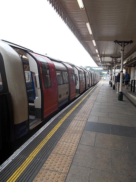 High Barnet raised platforms, allowing accessible step-free access onto the train