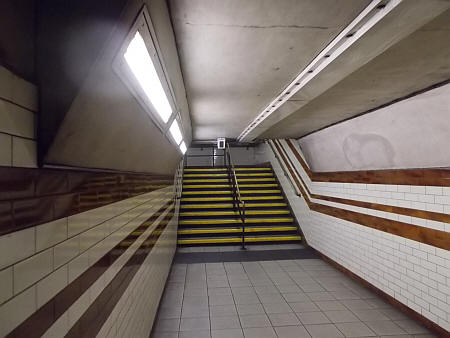 Kentish Town stairs (22) from the platform to the elevator